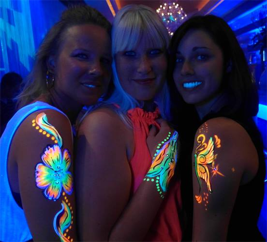 NEON-Blacklight-Painting-Bodypainting-Service